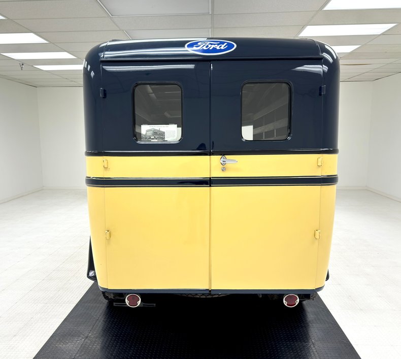 Ford-Model-bb-1932-Dark-Blue-Black-2