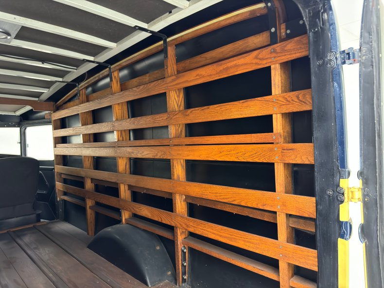 Ford-Model-bb-1932-Dark-Blue-Black-29