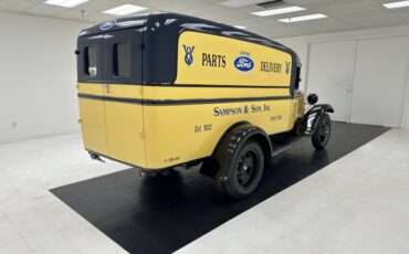 Ford-Model-bb-1932-Dark-Blue-Black-3