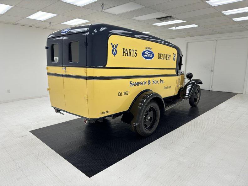 Ford-Model-bb-1932-Dark-Blue-Black-3