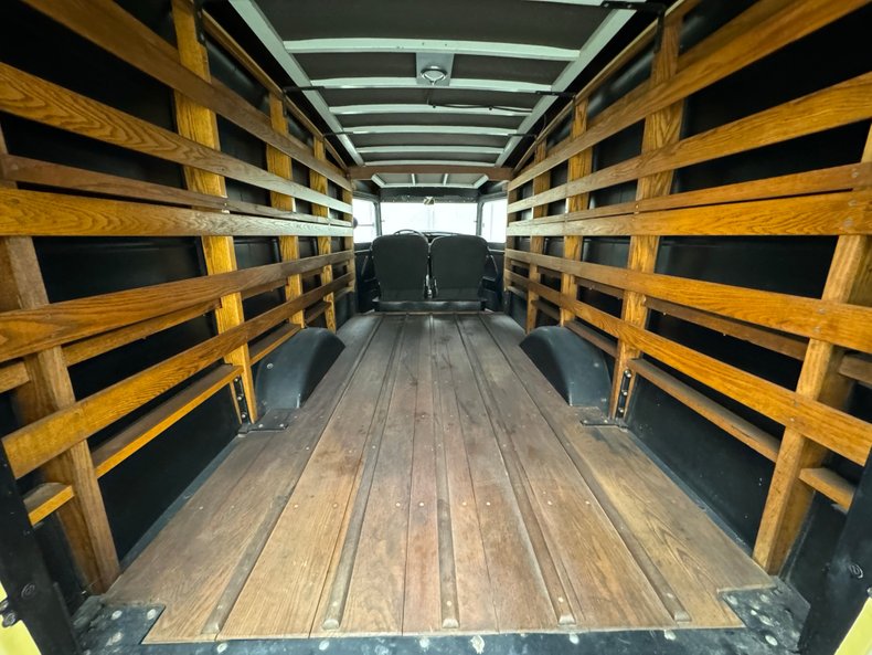 Ford-Model-bb-1932-Dark-Blue-Black-30