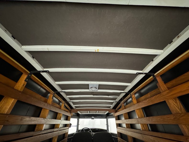 Ford-Model-bb-1932-Dark-Blue-Black-31