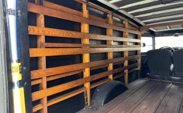 Ford-Model-bb-1932-Dark-Blue-Black-32