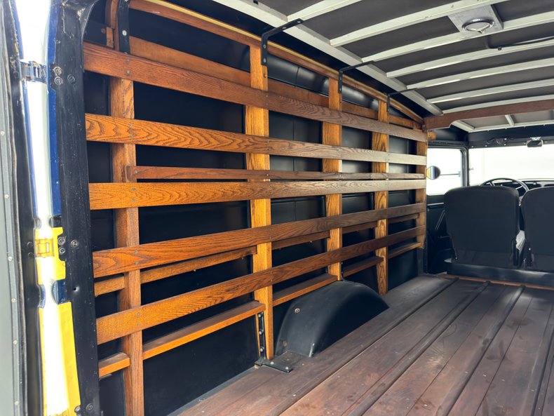 Ford-Model-bb-1932-Dark-Blue-Black-32