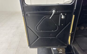 Ford-Model-bb-1932-Dark-Blue-Black-33