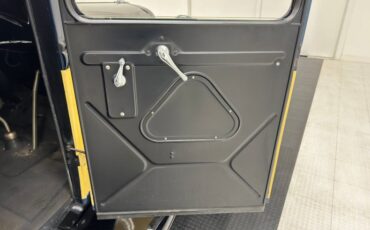 Ford-Model-bb-1932-Dark-Blue-Black-34