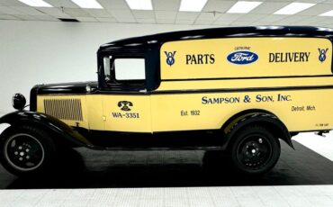 Ford-Model-bb-1932-Dark-Blue-Black