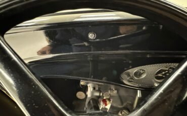 Ford-Model-bb-1932-Dark-Blue-Black-40