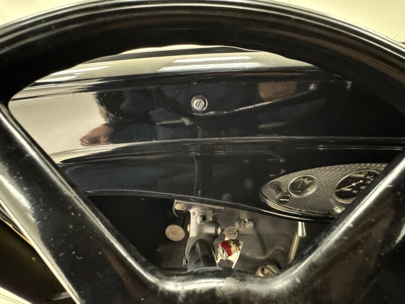 Ford-Model-bb-1932-Dark-Blue-Black-40