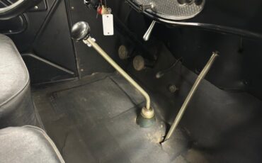 Ford-Model-bb-1932-Dark-Blue-Black-44