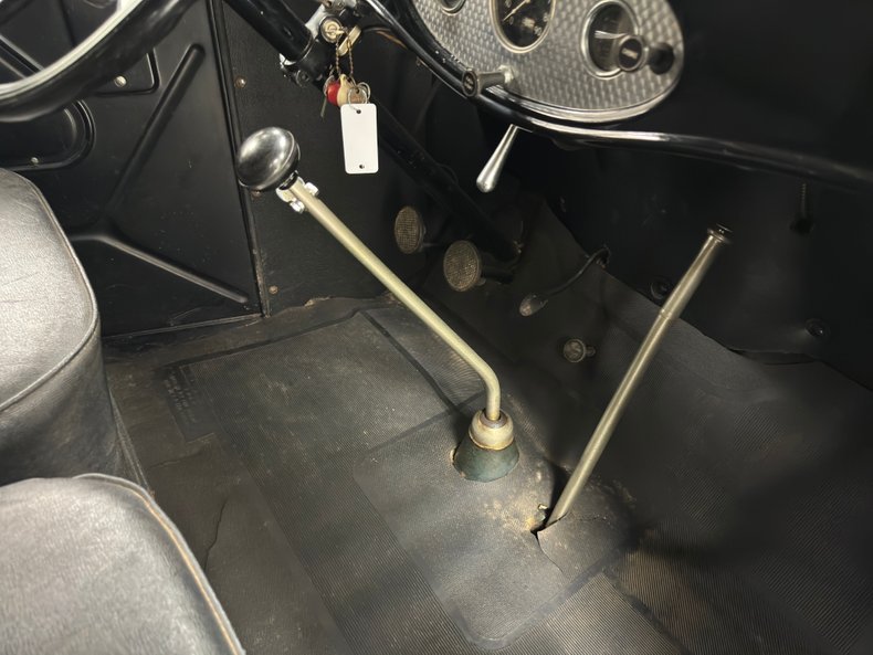 Ford-Model-bb-1932-Dark-Blue-Black-44