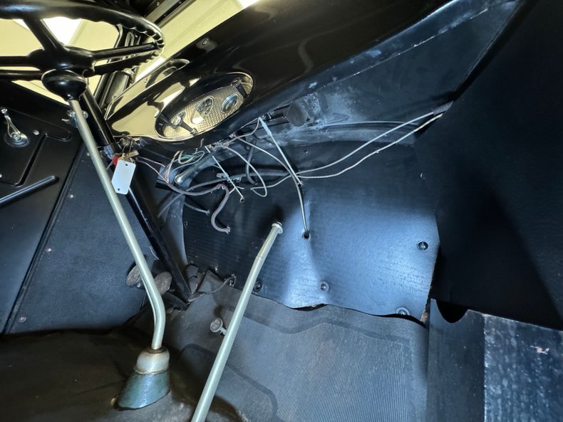 Ford-Model-bb-1932-Dark-Blue-Black-45