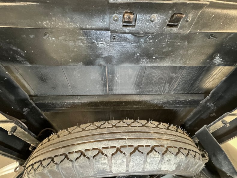 Ford-Model-bb-1932-Dark-Blue-Black-47