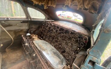 Ford-Mustang-1947-Sedan-11