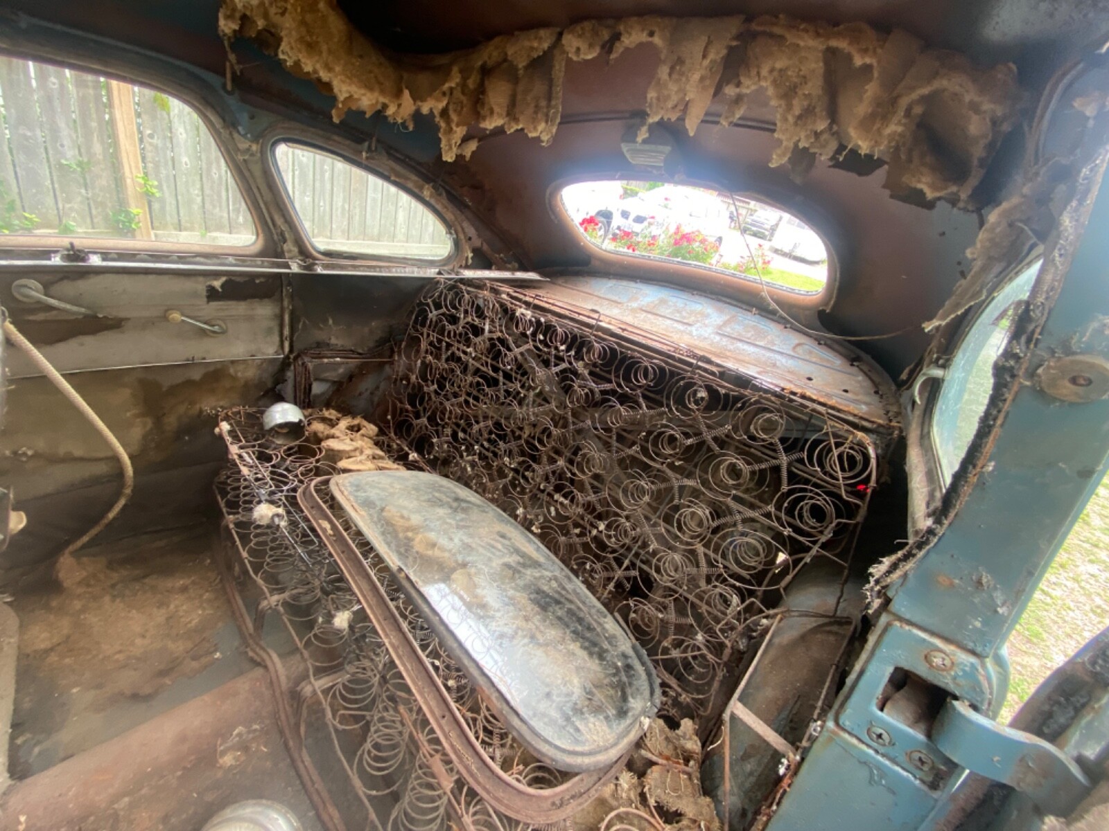 Ford-Mustang-1947-Sedan-11