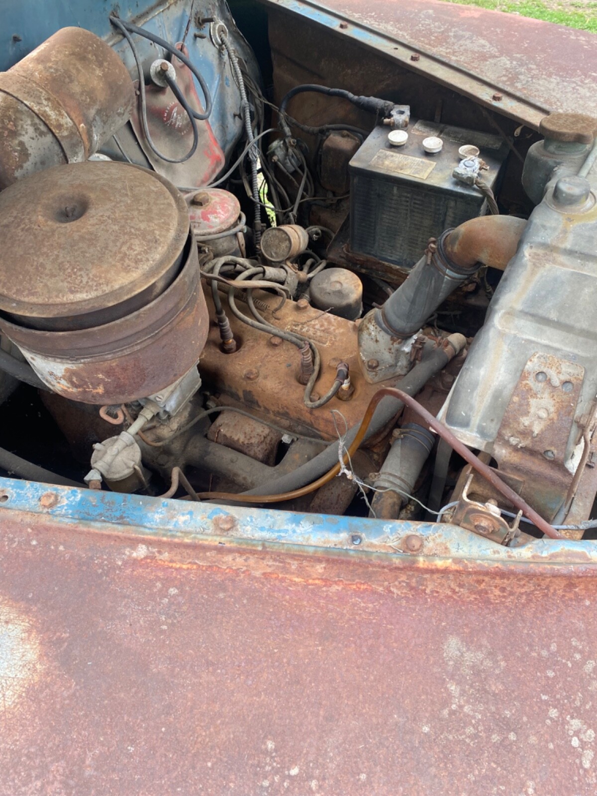 Ford-Mustang-1947-Sedan-2