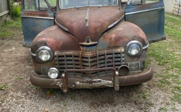 Ford-Mustang-1947-Sedan