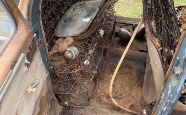 Ford-Mustang-1947-Sedan-4