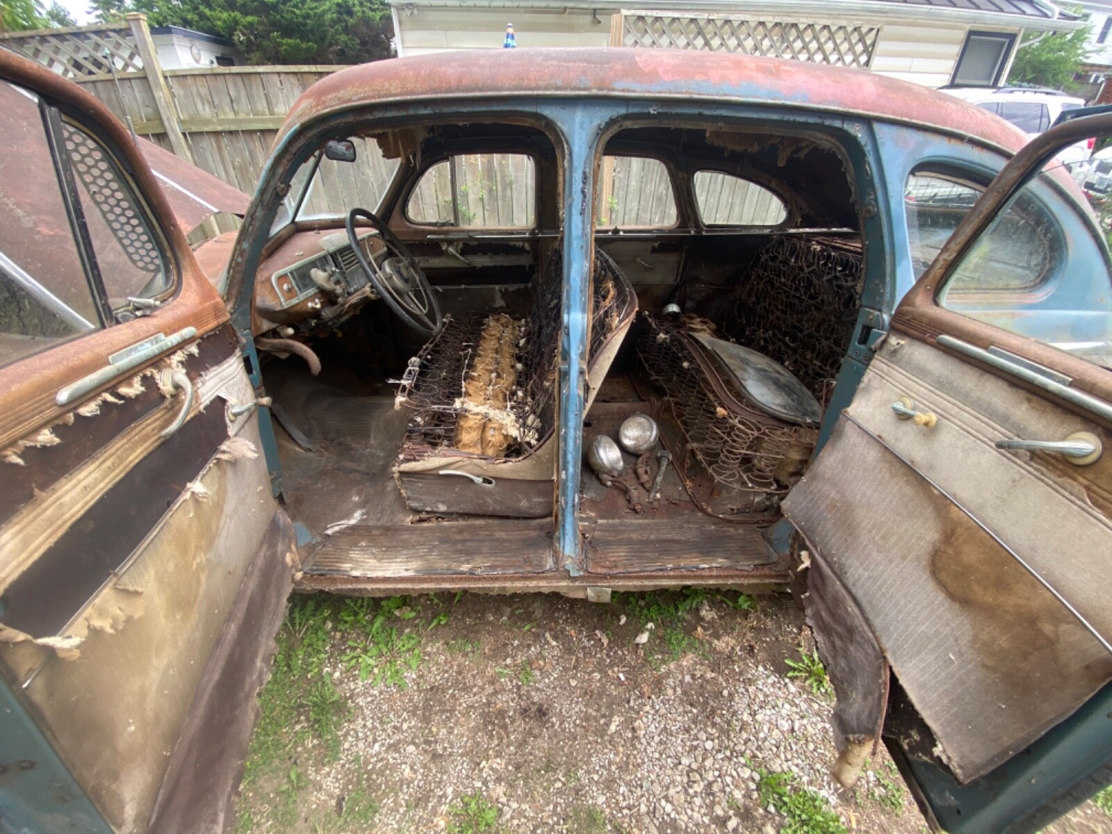 Ford-Mustang-1947-Sedan-6