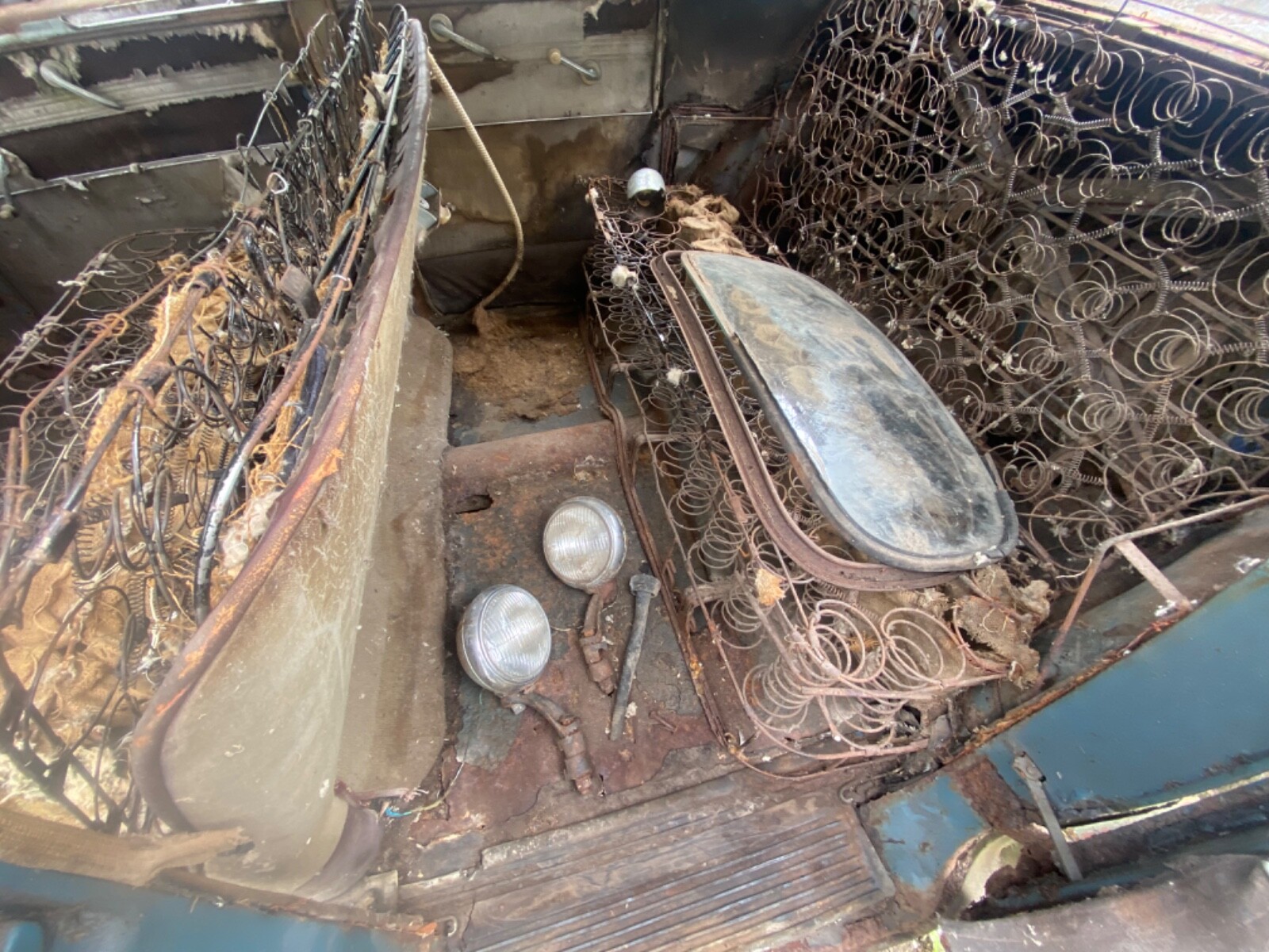 Ford-Mustang-1947-Sedan-9