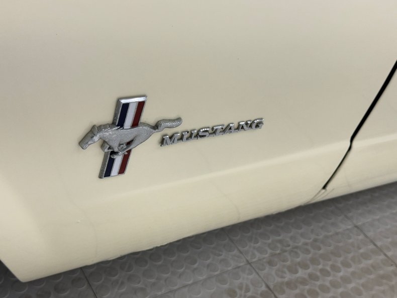 Ford-Mustang-1964-Wimbledon-White-Blue-17