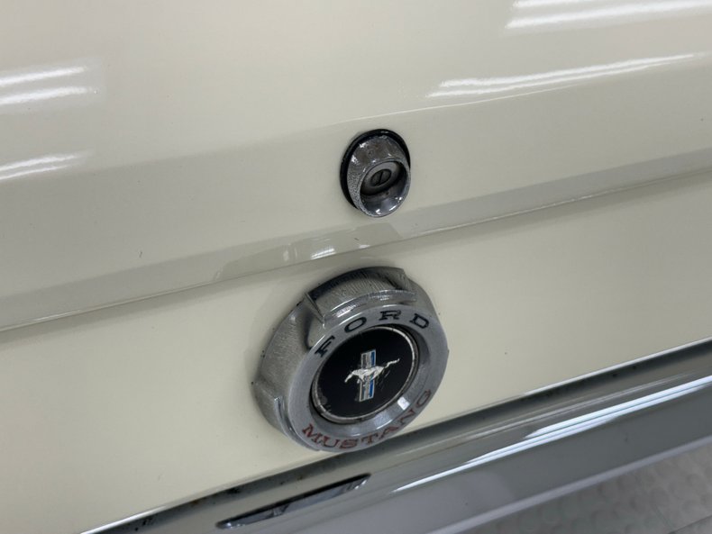 Ford-Mustang-1964-Wimbledon-White-Blue-23