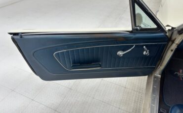 Ford-Mustang-1964-Wimbledon-White-Blue-47