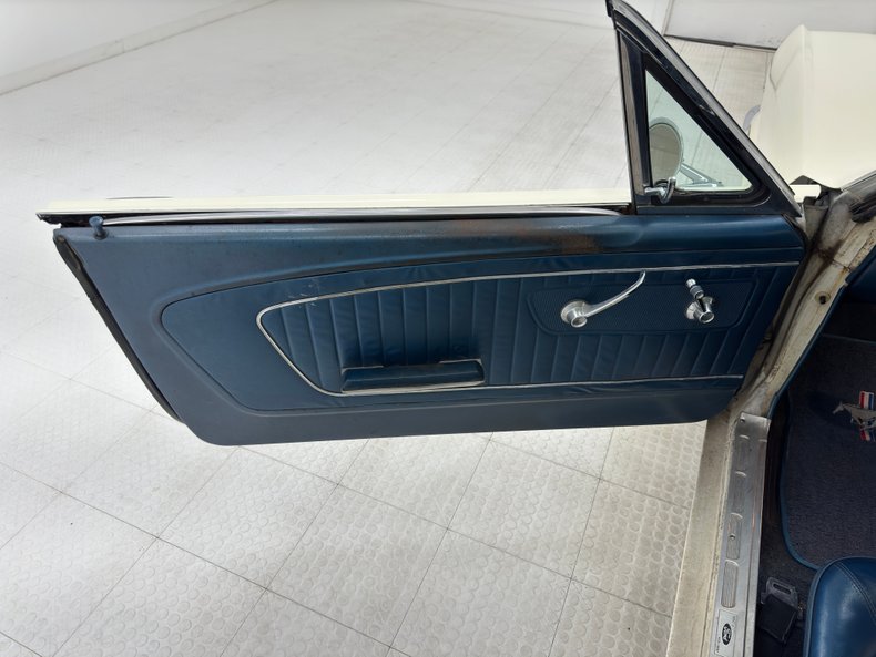 Ford-Mustang-1964-Wimbledon-White-Blue-47