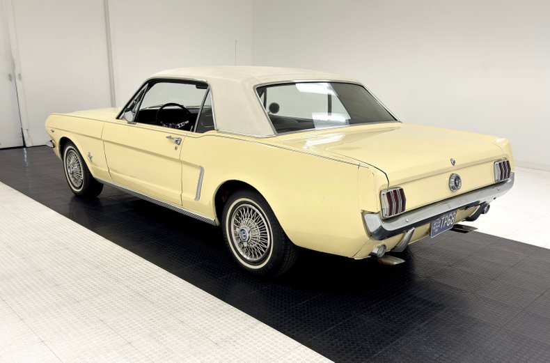 Ford-Mustang-1965-Phoenician-Yellow-Black-1