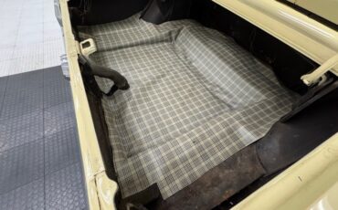 Ford-Mustang-1965-Phoenician-Yellow-Black-15