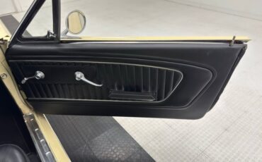 Ford-Mustang-1965-Phoenician-Yellow-Black-17