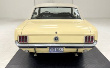 Ford-Mustang-1965-Phoenician-Yellow-Black-18