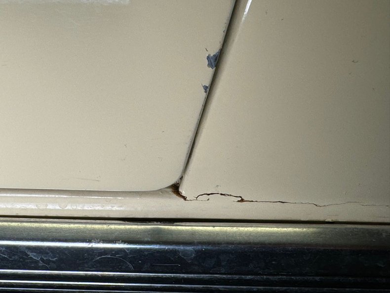 Ford-Mustang-1965-Phoenician-Yellow-Black-2