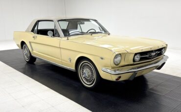 Ford-Mustang-1965-Phoenician-Yellow-Black-21