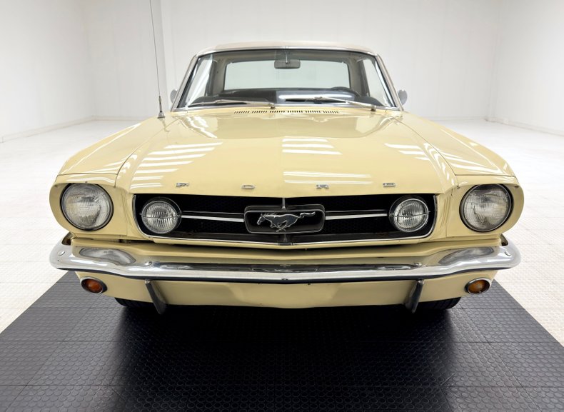 Ford-Mustang-1965-Phoenician-Yellow-Black-22