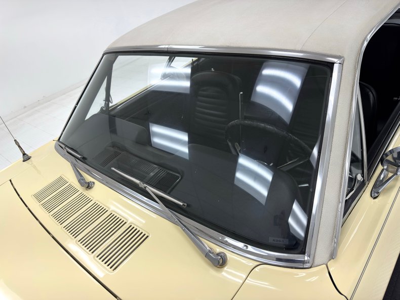 Ford-Mustang-1965-Phoenician-Yellow-Black-27