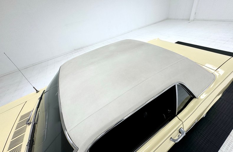 Ford-Mustang-1965-Phoenician-Yellow-Black-28