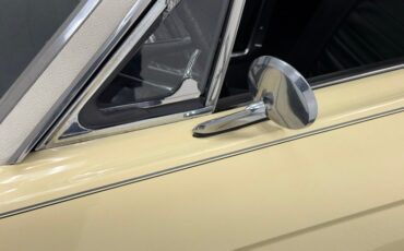Ford-Mustang-1965-Phoenician-Yellow-Black-29