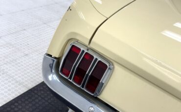 Ford-Mustang-1965-Phoenician-Yellow-Black-33