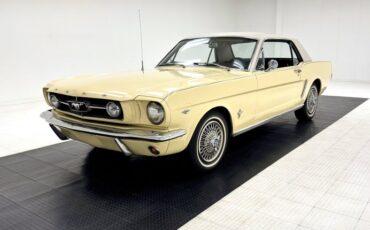 Ford-Mustang-1965-Phoenician-Yellow-Black-43