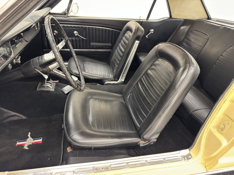 Ford-Mustang-1965-Phoenician-Yellow-Black-5