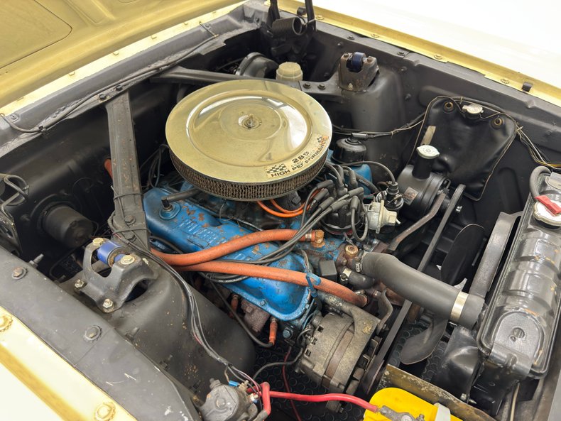 Ford-Mustang-1965-Phoenician-Yellow-Black-6