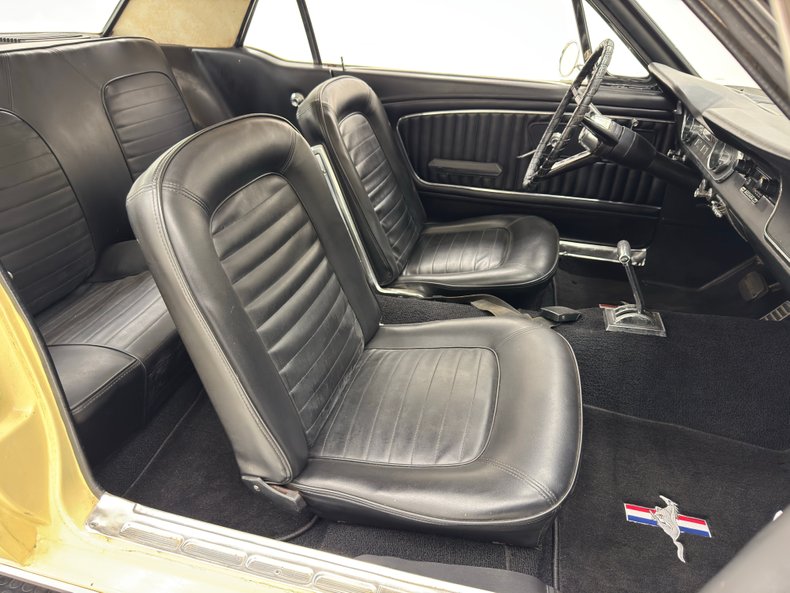 Ford-Mustang-1965-Phoenician-Yellow-Black-9