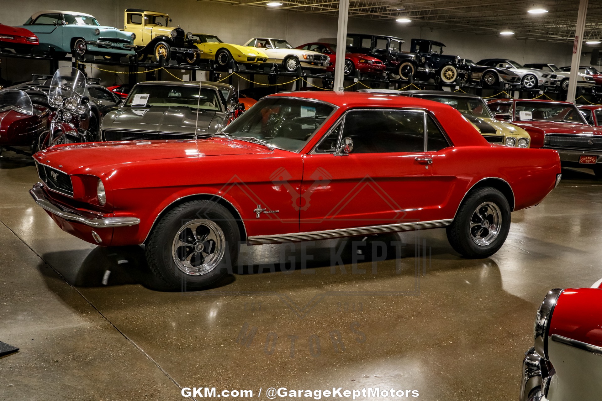 Ford-Mustang-1965-Red-Black-2
