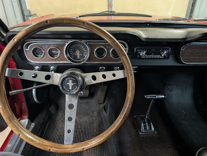Ford-Mustang-1965-Red-Black-3