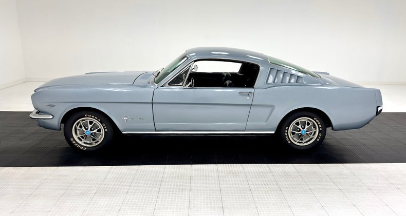 Ford-Mustang-1965-Silver-Blue-Black-11
