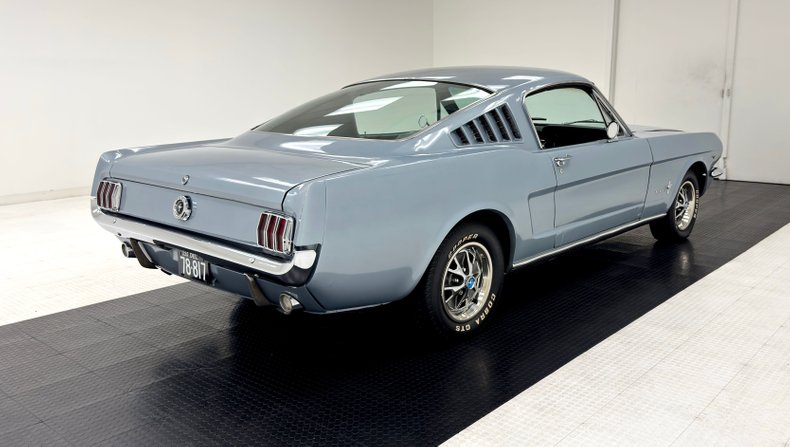 Ford-Mustang-1965-Silver-Blue-Black-13