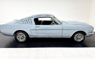 Ford-Mustang-1965-Silver-Blue-Black-14