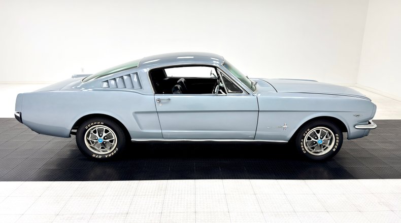 Ford-Mustang-1965-Silver-Blue-Black-14