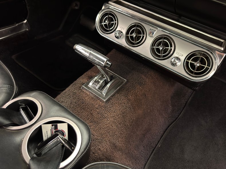 Ford-Mustang-1965-Silver-Blue-Black-2